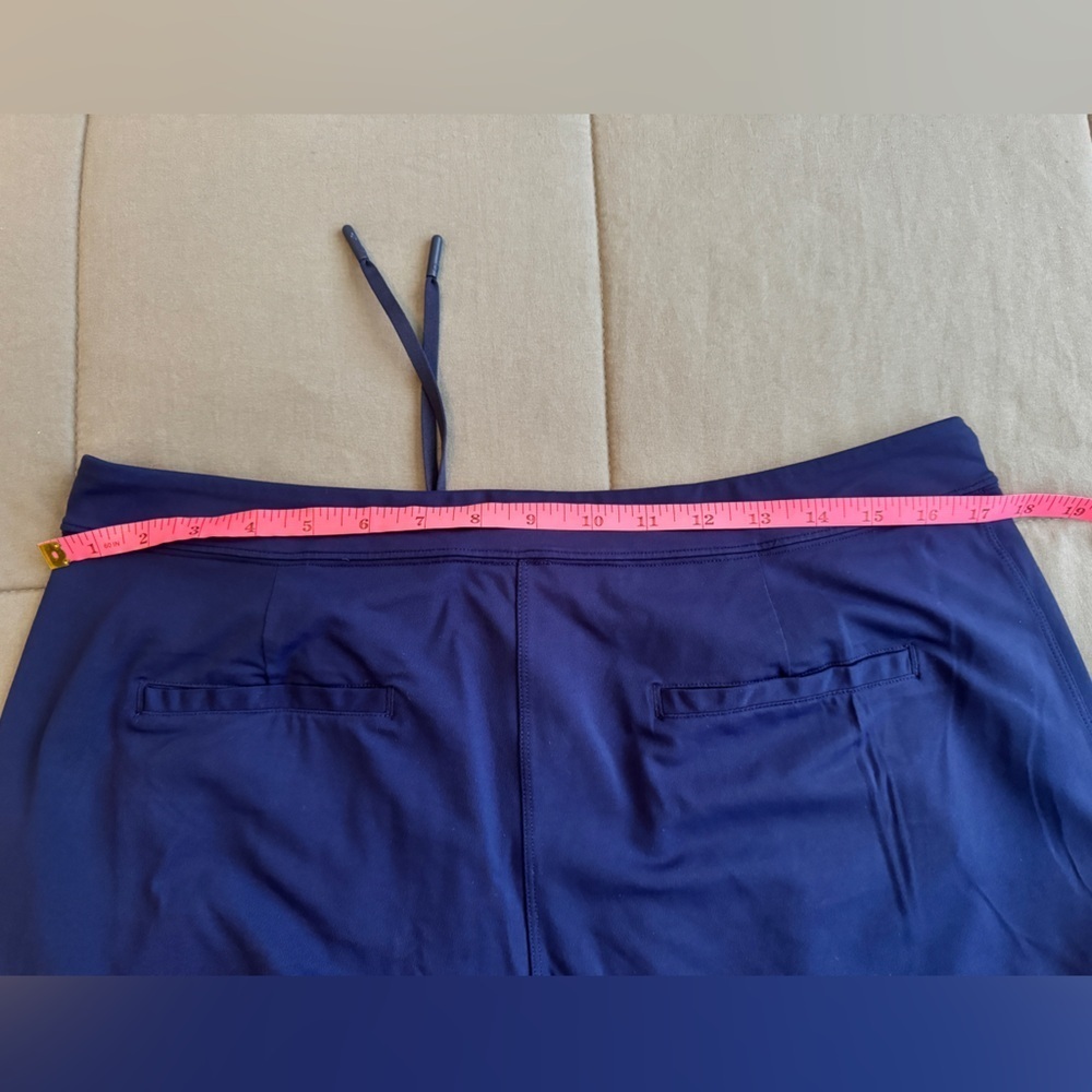 Preloved Lululemon Pants in a Navy Blue - Picture 4 of 7
